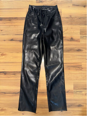 Good American Faux Leather Pants Size 24 Black Minimalist Chic Model Off Duty